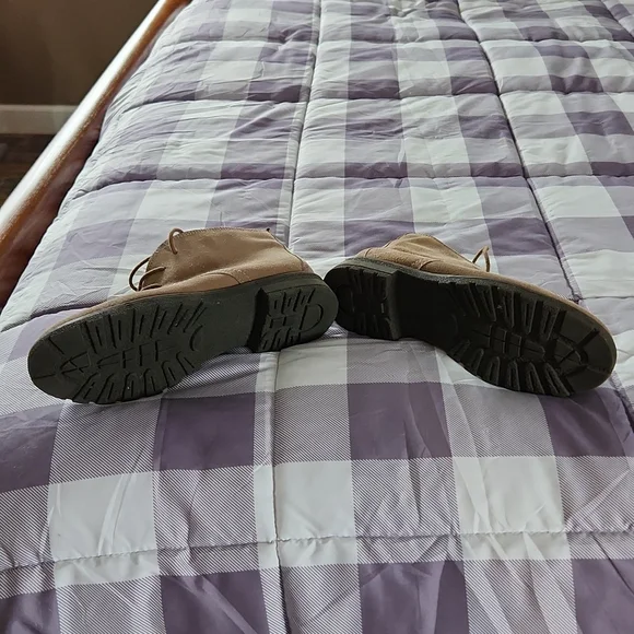 Womens shoes - Picture 2 of 3